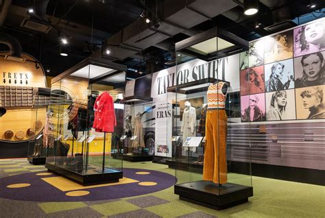 Country Music Hall Of Fame And Museum Opens Taylor Swift Pop Up Exhibit