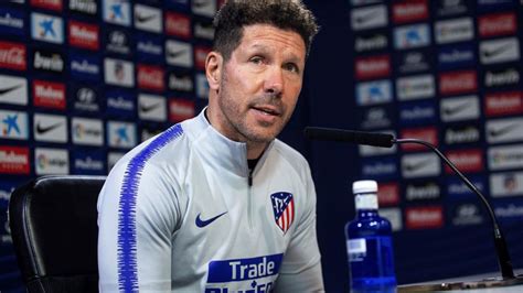 Many have criticised laliga for its players sometimes going to ground too easily after a challenge, as well as for its players often surrounding referees after a rough challenge to plea for a booking for the culprit, with the likes of jordi alba and sergio busquets often mentioned in conversations on the latter. LaLiga: Simeone: It's the players who pushed me to renew at Atletico Madrid | MARCA in English