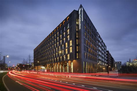 The hotel's underground garage offers 150 parking spaces, 3 of which are equipped for electric cars. "Außenansicht" Holiday Inn Hamburg - HafenCity (Hamburg ...
