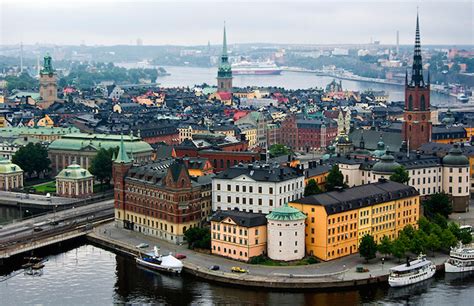 It borders the scandinavian peninsula with sweden to the west, russia to the east and norway to the north while estonia lies to its south. The Top Things to Do in Finland - Hamza Travels