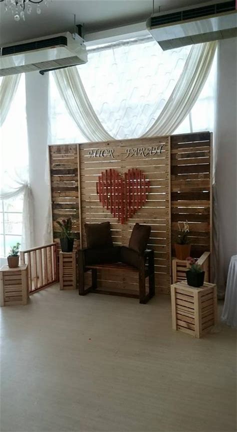 Diy Pallet Wedding Stage Wall Room Divider 101 Pallets