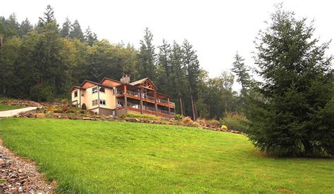 Below you'll learn more about how to handle building on a site with a slope. Scle: Building shed into hillside