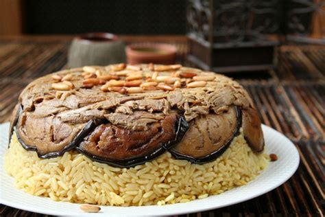 If you're new to pakistani cooking, daal is a good place to start. طريقة عمل المقلوبة باللحم أو الدجاج والخضار - مجلتك