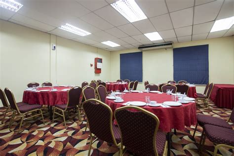 Hotel seri malaysia ipoh also features an outdoor pool, laundry facilities, and a safe deposit box at the front desk. Hotel Seri Malaysia Ipoh - Hotel Seri Malaysia