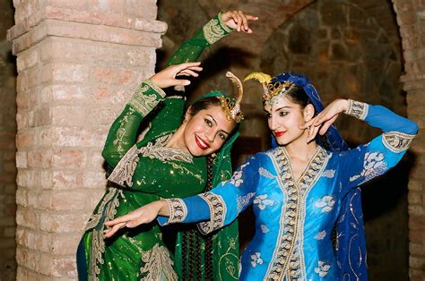 Persian Folk Dance Iranian Girl Traditional Dresses Iranian Women