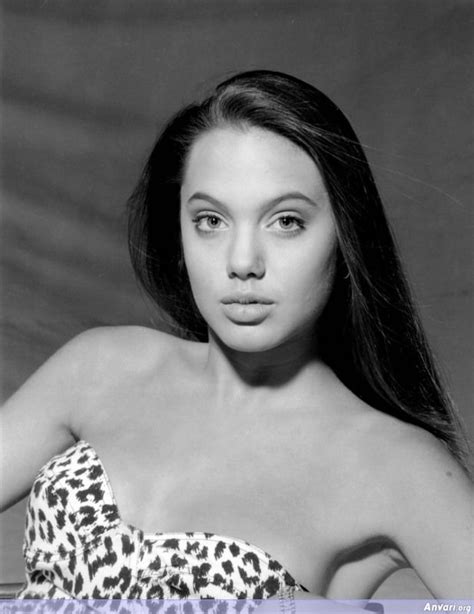 Young Angelina Jolie 002