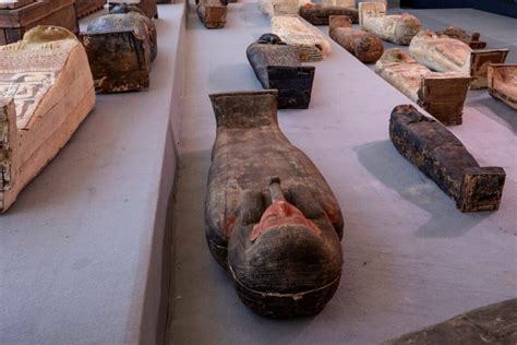 Encuentran Más De 100 Sarcófagos En Egipto Hora 365