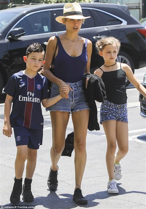 Nicole Richie Goes For Stroll With Kids In La Daily Mail Online