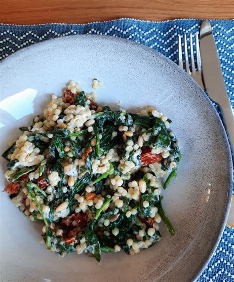 Er zijn 13 recepten gevonden die voldoen aan jouw criteria. Parelcouscous met spinazie, zongedroogde tomaten en ...
