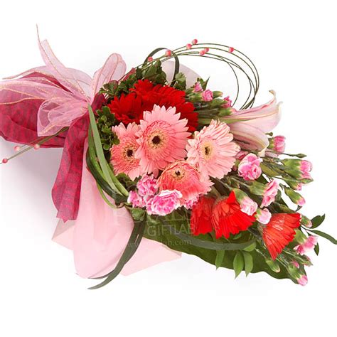 Send lovely red flowers to make their day special. sendflowersphilippines.com.ph | Seraphin | Send Flowers ...