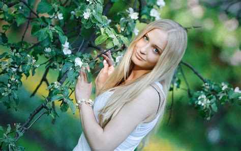 2560x1600 Blonde Smile Tree Long Haired Wallpaper Coolwallpapersme