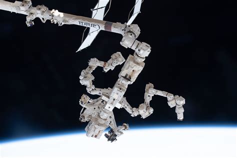 The International Space Station S Fine Tuned Robotic Hand Flickr