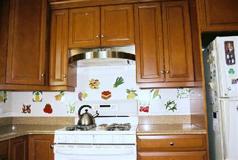Entirely hand painted and in most cases even handmade, our tiles and tile panels have the unsurpassed quality of high end italian craftsmanship. KITCHEN BACKSPLASH TILE HAND PAINTED by BESHEER ART TILE