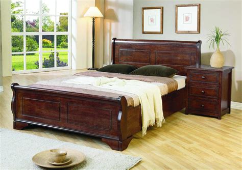 The arched headboard is supported by wooden posts in a rich walnut. Latest Design Of Double Bed photo | Wooden bed, Wooden ...