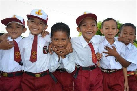 Ayah pe*kosa anak tiri di samping istri, saat istri tertidur lelap. Teman dan Waktu