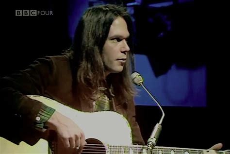 Visita il nostro sito www.heartofgold.it e seguici sulla nostra pagina facebook. Neil Young Performs Classic Songs in 1971 Concert: "Old Man," "Heart of Gold" & More | Open ...