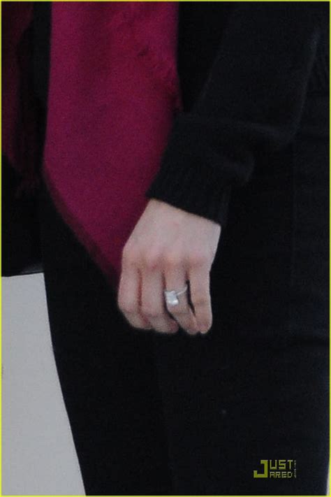 Reese Witherspoon Shows Off Engagement Ring Photo 2508183 Reese