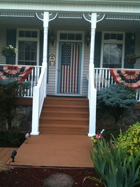 Finish:one side flag or double sided flag note: The flag on the front door is accordian folded and very ...