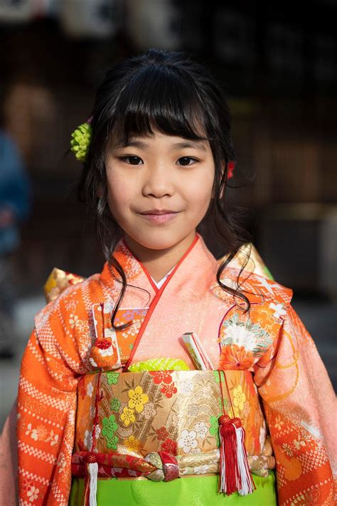 Antoine Boureau Hana 7 Ans Habillé En Kimono Au Temple De Suearata Pour Le Nouvel An Cette