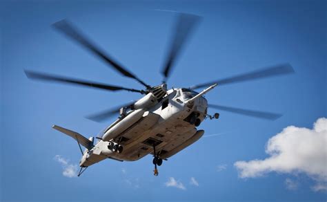 un helicóptero del cuerpo de marines de eeuu se estrella en california hch tv