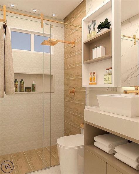 Banheiro da suíte com revestimentos marmorizado amadeirado e D Projeto Tendência Arq e Inter