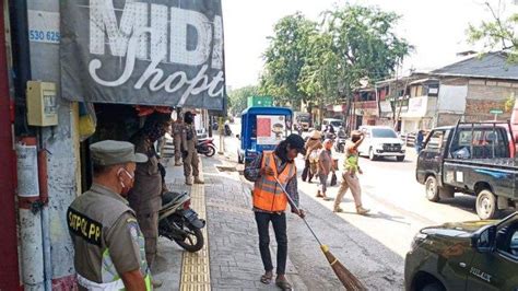 Pelanggar Psbb Di Jakarta Utara Dikenakan Sanksi Bersihkan Fasilitas