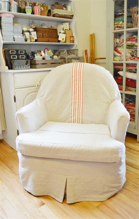 My main sofa is gray in color and i wanted to add some color to the room by getting some good slipper chair cover. Get the Attractive Chairs with Slip Covers for Chairs ...