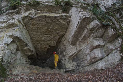 Grotte du Bois du Peu n2 vers Beure Une entrée de grotte Flickr