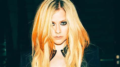 Avril Lavigne S Unexpected Fishnet And Hotpants Look Leaves Fans