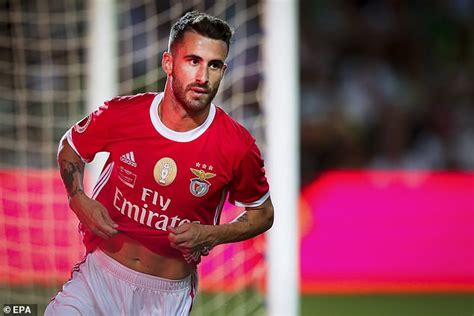 Последние твиты от rafael silva (@rafa18oficial). Newcastle 'keen to launch £15 million move for Benfica midfielder Rafa Silva' but move is on ...