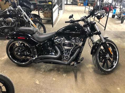 Go to garage to save motorcycle or select a different one. 2018 Harley-Davidson Softail Breakout | American ...
