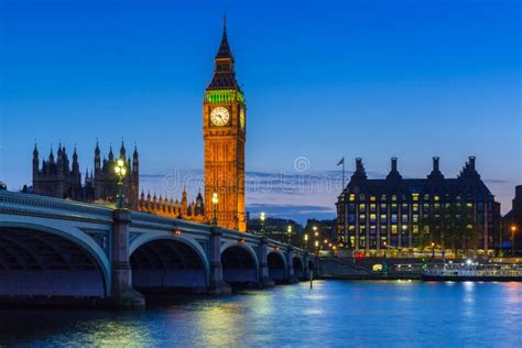 Big Ben Y Palacio De Westminster En Londres Foto De Archivo Imagen De
