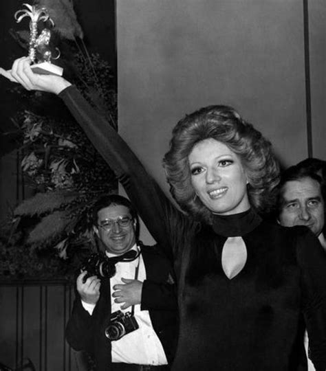 Iva zanicchi si racconta a lucia ascione, a bel tempo si spera. Iva zanicchi sanremo - Dago fotogallery