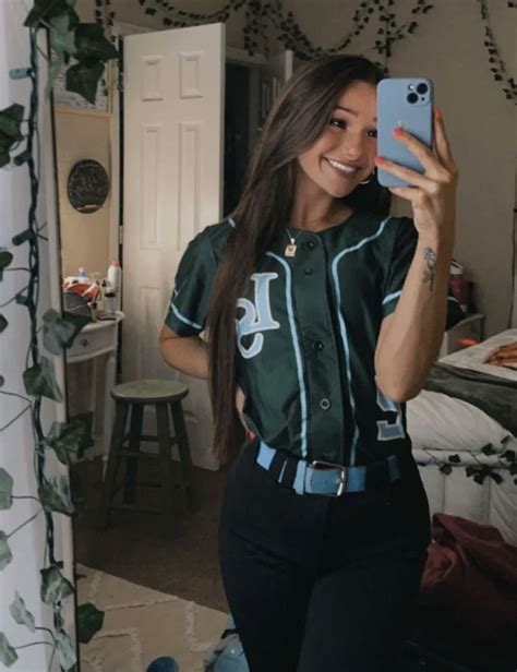 Wehateporn Hot Athletes And Sexy Celebrities On Twitter Softball Coed Takes A Selfie