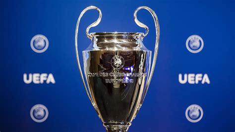 ไลป์ซิก ต้องรอทดสอบความฟิตของเควิน คัมเปิ้ล กองกลาง (ขา) และนอร์ดี้ มูกิเอเล่ ปราการหลัง (น็อค) ขณะที่จัสติน ไคลเวิร์ต กองหน้า เบนจามิน. เช็คเลย! คอนเฟิร์มวันแข่งรอบแบ่งกลุ่ม แชมเปี้ยนส์ลีก - ขอบสนาม