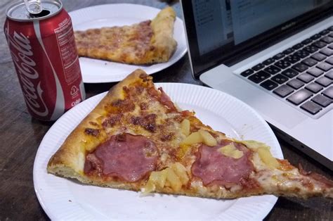 Pizza And Coke Tcdisrupt Hackathon Dinner Techcrunch Hackat Flickr