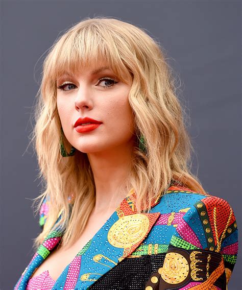 Taylor swift net worth by alux.com. Taylor Swift - Bio, Net Worth, Age, Height, Interesting Facts!