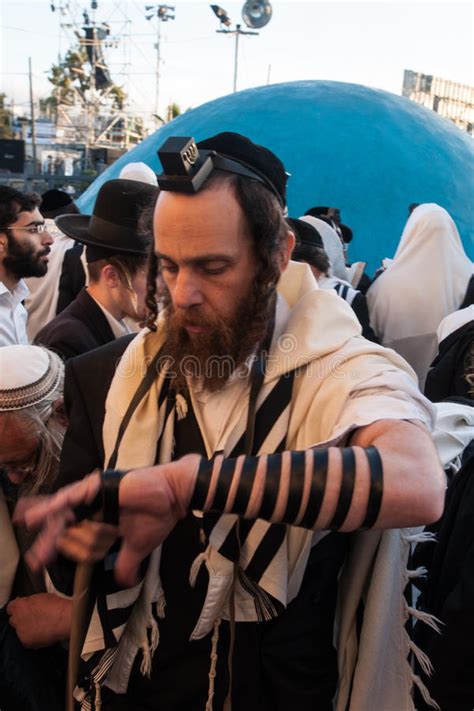 At least 44 people died in the scrum at mount meron in israel, as worshippers gathered to celebrate lag baomer, the jewish holiday traditionally marked at this time of year. Lag BaOmer on Mount Meron editorial image. Image of shimon ...