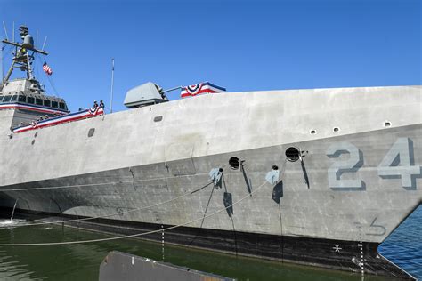 Video Navy Commissions Uss Oakland In California Usni News