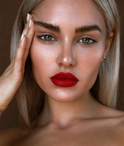 Beautiful Natural Makeup With A Perfect Red Lip Red Lipstick Looks