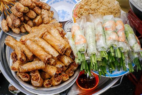 13 Vietnamese Street Food That Are Just To Die Pho Klook Travel Blog