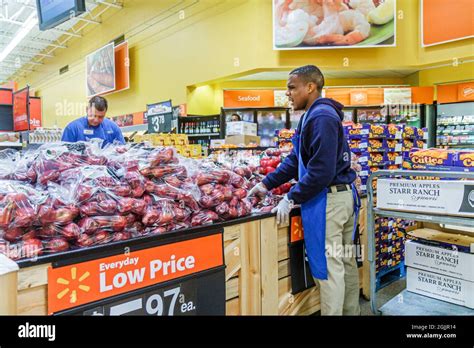 African American Clerk Grocery Store Hi Res Stock Photography And