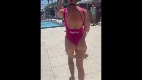 Vivienneruth And Rheaanderson Jumping In The Pool At Xbiz2023 Lourdesmodels Xxx Mobile Porno