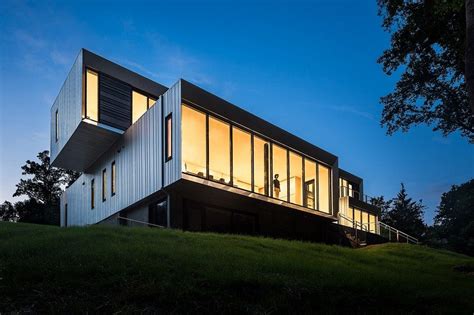 Modern Suburban House Composed Of Three Volumetric Elements