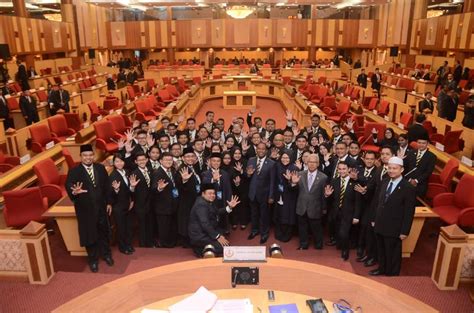 Yb dato' abdul yunus jamhari (ahli mesyuarat kerajaan negeri perak). Dewan Belia Perak, Belia Yang Bersidang Dalam Dewan ...