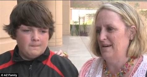 Jodi Arias Trial Obsessive Takes Teenage Son On 21 Hour Journey To Phoenix Courtroom So They Can