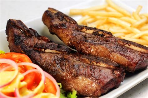 We did not find results for: Tira de asado servida con ensalada y papas fritas, al ...