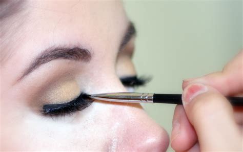 How To Apply Eyeliner A Guide For Beginners Hubpages
