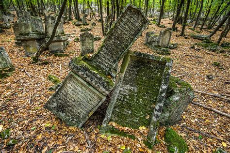 Abandoned Cemetery In Crimea 1170 X 781 Abandoned Cemetery Cemeteries