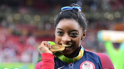It's hard being young and having someone tell you that you're not good enough. Mega-Erfolg: Turn-Star Simone Biles stellt neuen Rekord ...